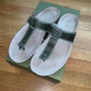 Keen Sandals - like new!